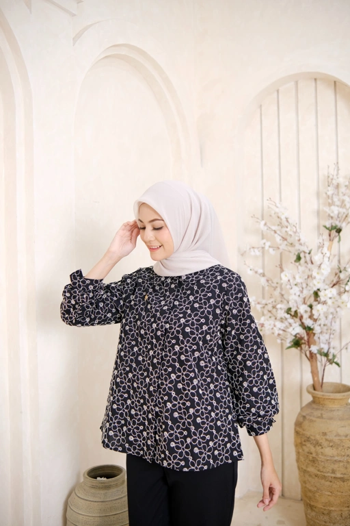 Image of ANINDYASCARF - ALZENA BLOUSE 