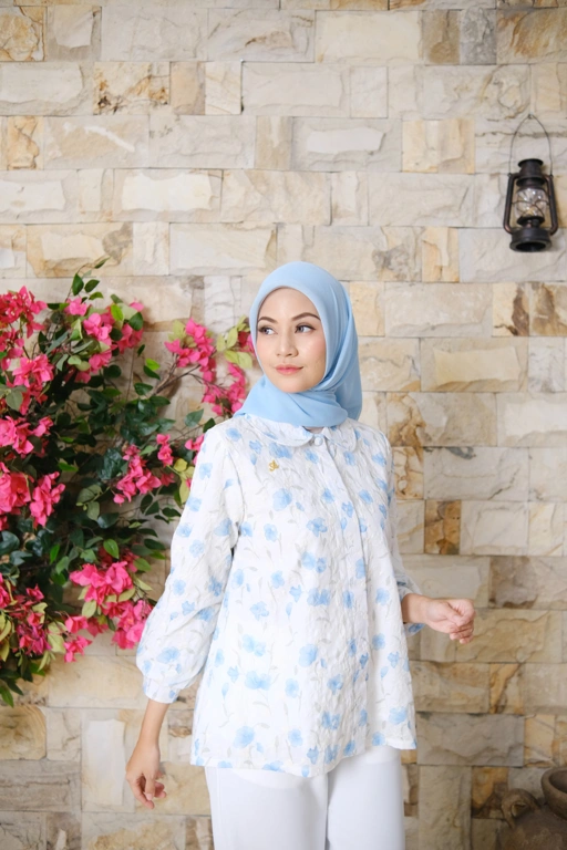 Image of ANINDYASCARF-ARETHA BLOUSE