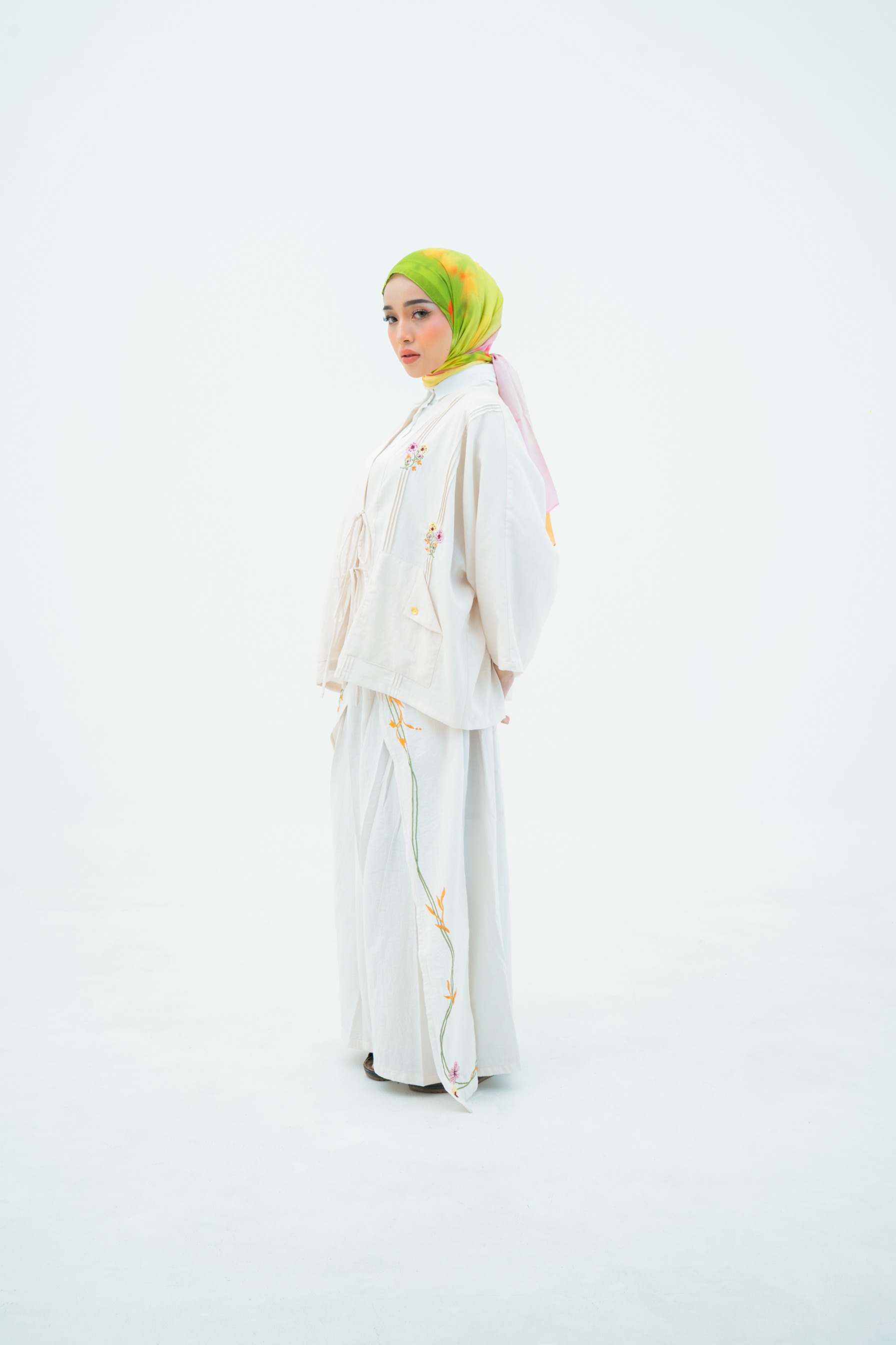 Sora Off White Outer