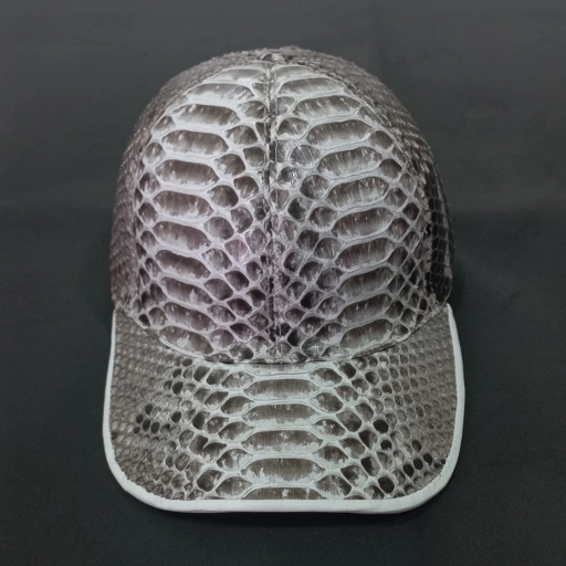 Image of Topi "Putih Alami" Kulit Asli – Anggun, Berani, Memikat