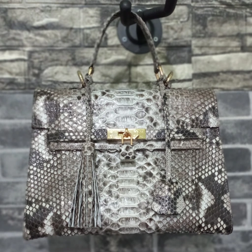 Image of Tas Tangan "Abu Baja Modern" Kulit Asli – Anggun, Berani, Memikat