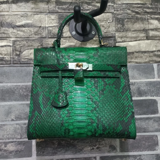 Image of Tas Tangan "Hijau Zamrud Berkilau" Kulit Asli – Anggun, Berani, Memikat