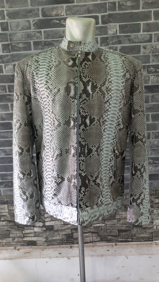 Image of Jaket "Abu-abu Baja" Kulit Asli – Anggun, Berani, Memikat