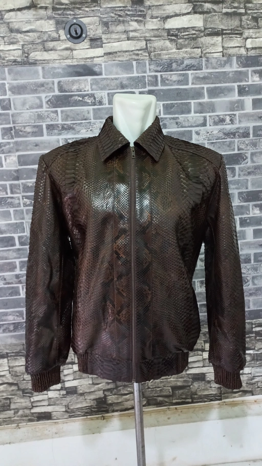 Image of Jaket "Cokelat Tua" Kulit Asli – Anggun, Berani, Memikat