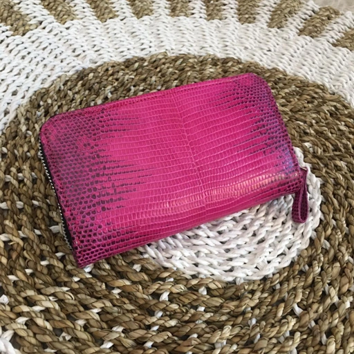 Image of Dompet Kecil "Merah Muda Fuchsia" Kulit Asli – Anggun, Berani, Memikat