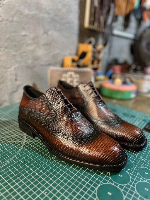 Image of Sepatu Formal "Cokelat Gradasi Hitam" Kulit Asli – Anggun, Berani, Memikat