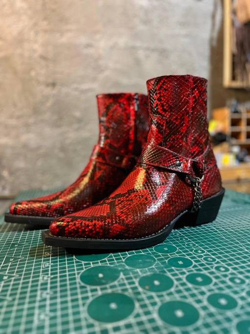 Image of Sepatu Boot "Merah Marun Gelap" Kulit Asli – Anggun, Berani, Memikat