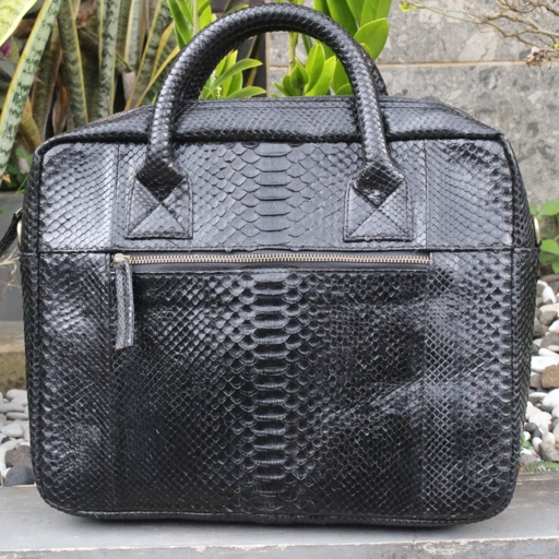 Image of Tas Tangan "Hitam Metalik Klasik" Kulit Asli – Anggun, Berani, Memikat