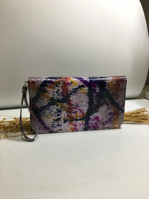 Image of Dompet Kecil "Putih Gradasi" Kulit Asli – Anggun, Berani, Memikat