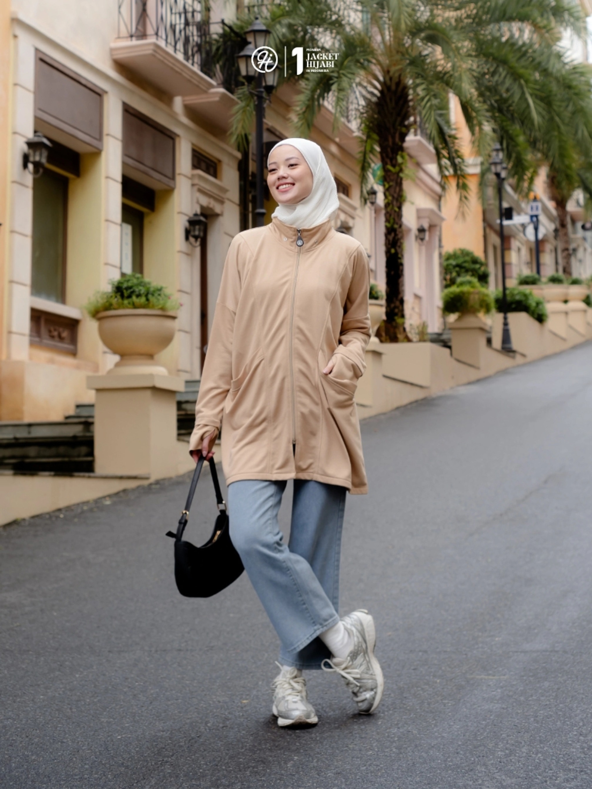 Hijacket Ezzenza: Jaket Wanita Hijabers Muslimah dengan Handsock dan Hoodie Lepas Pasang