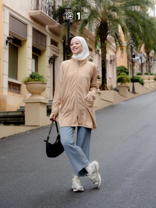 Image of Hijacket Ezzenza: Jaket Wanita Hijabers Muslimah dengan Handsock dan Hoodie Lepas Pasang
