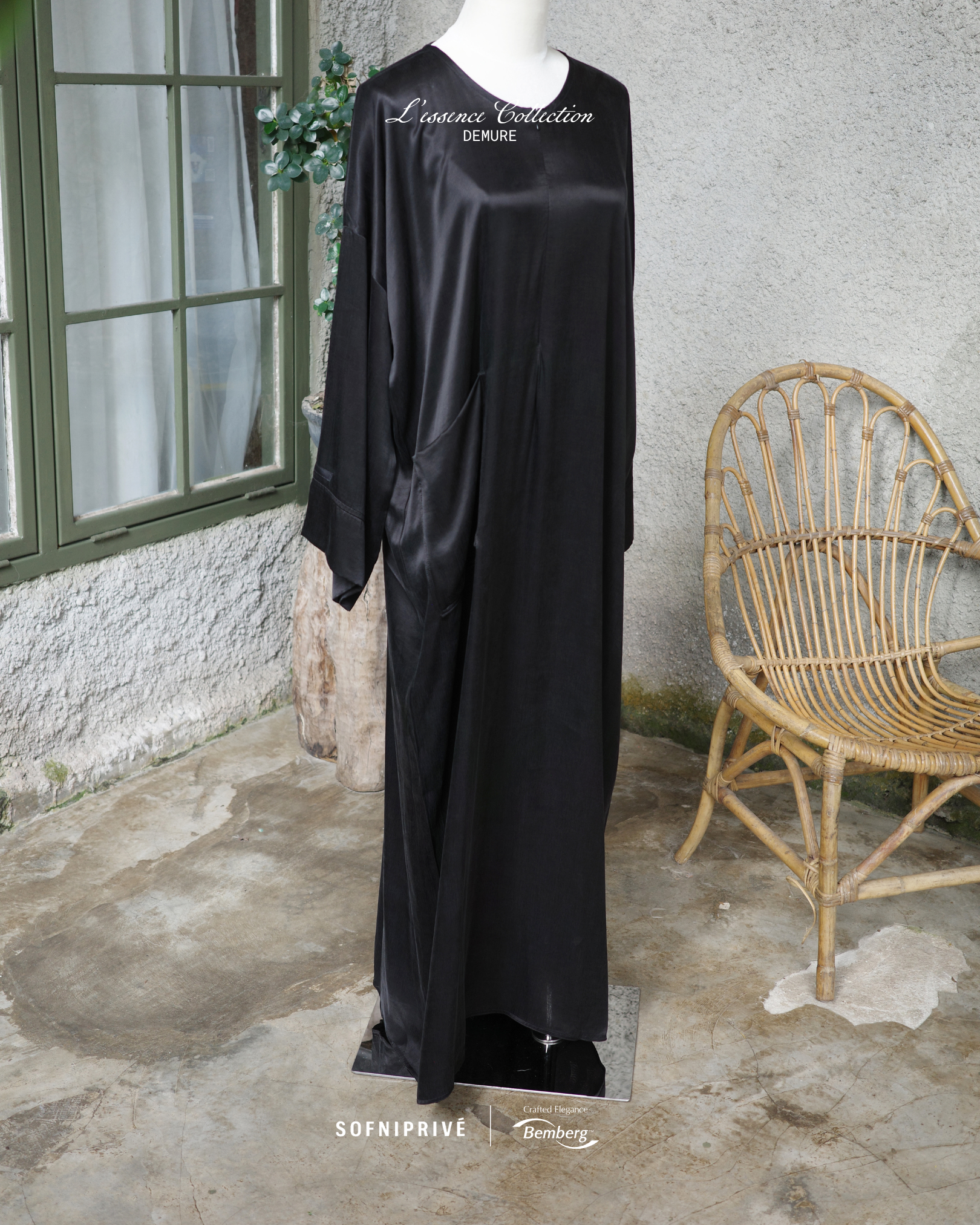 DEMURE DRESS BLACK