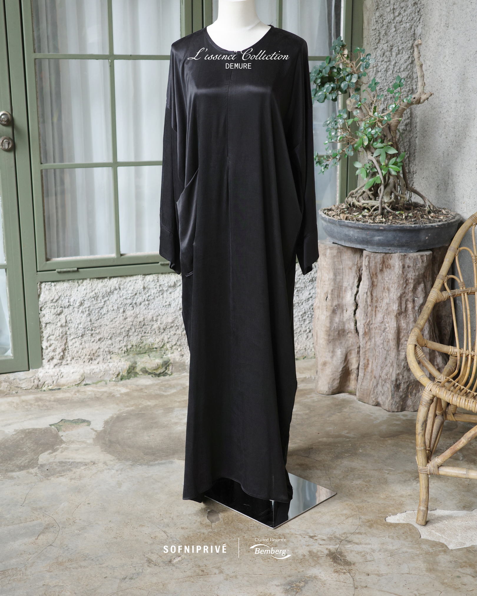 DEMURE DRESS BLACK