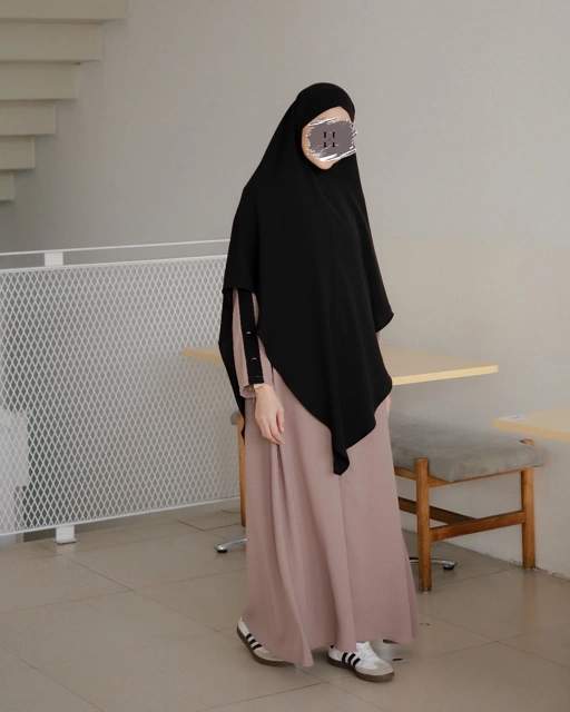 Image of Lura abaya - sand