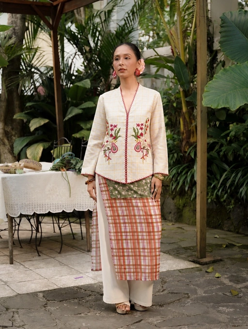 Juwita Kebaya Asmara