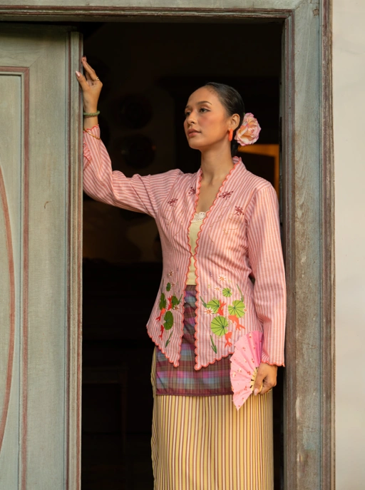 Juwita Kebaya Seroja