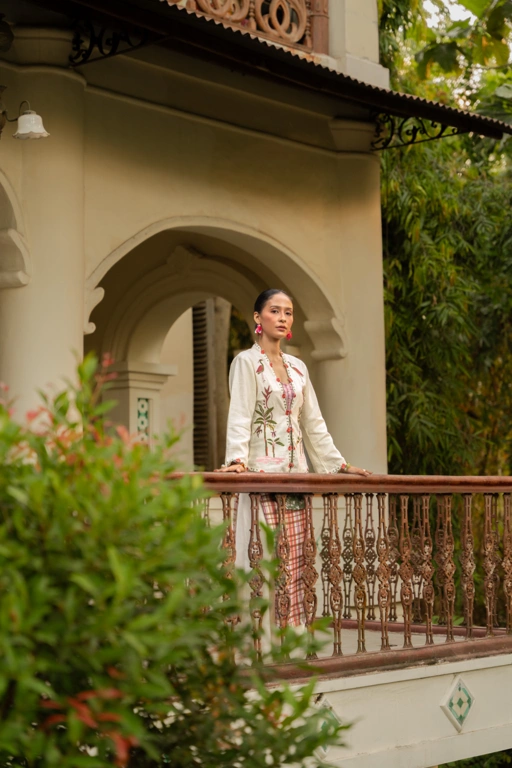 Juwita Kebaya Surili