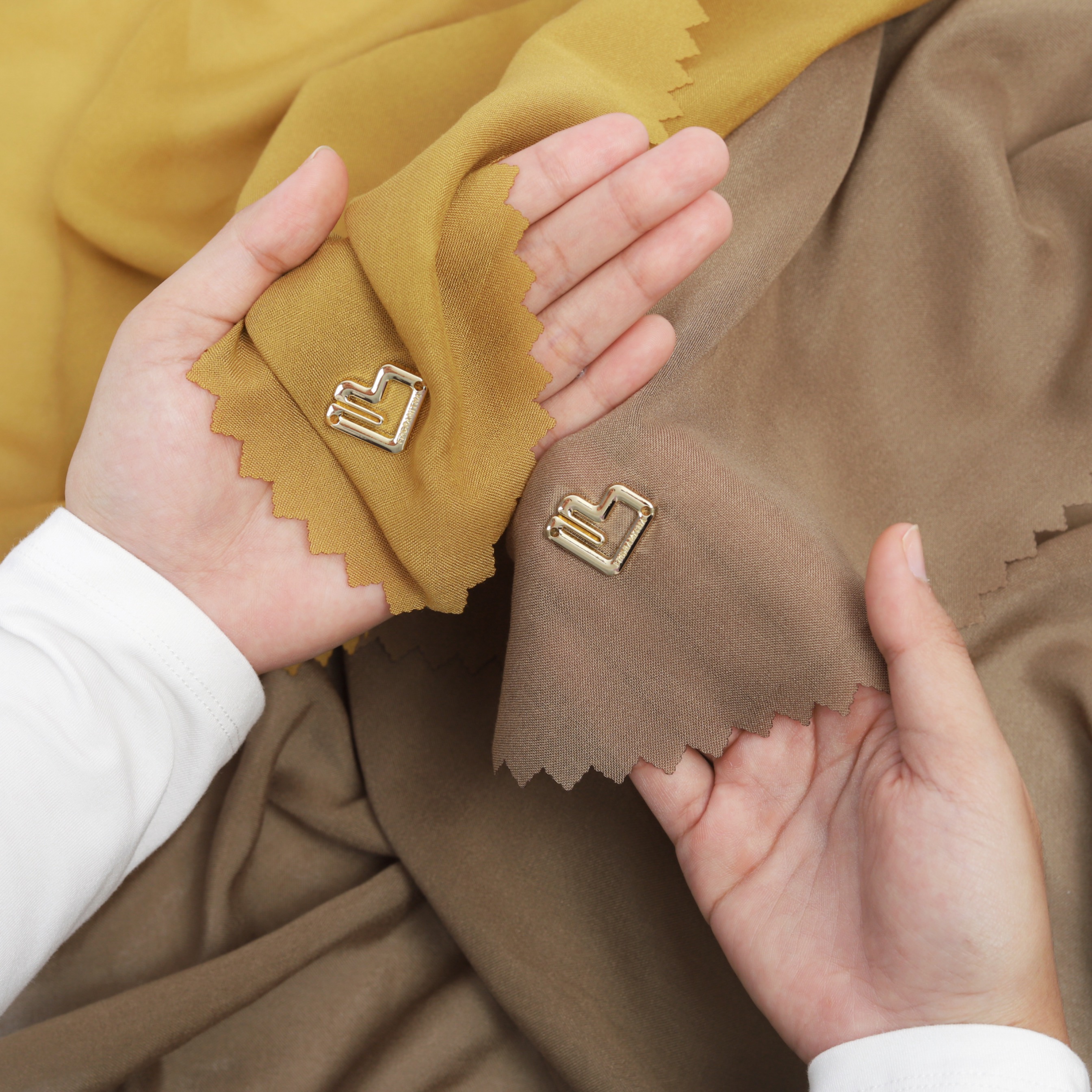 Hijab Square Luxury Voal Curved x Yushie 
