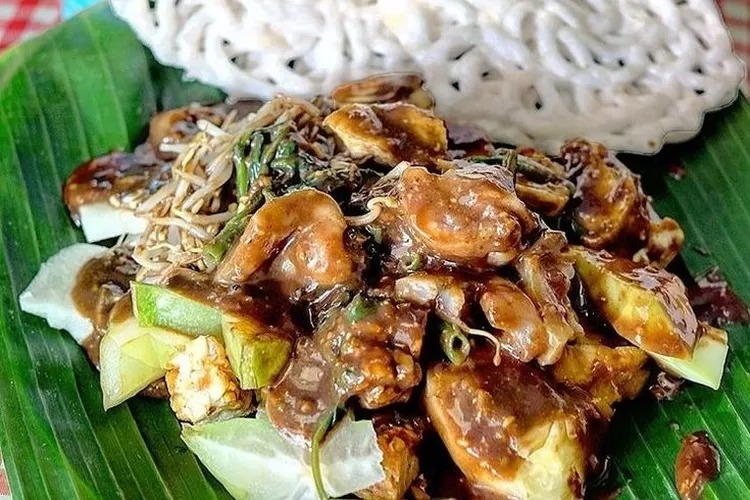 RUJAK PETIS LONTONG