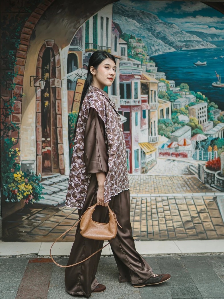 KIMIRAI - Ji Na Vest Embroidery