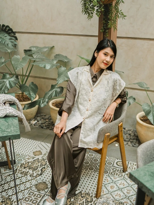 Image of KIMIRAI - Ji Na Vest Embroidery