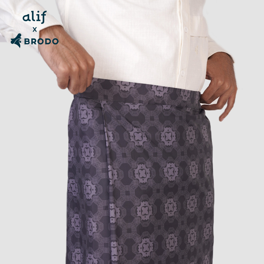Tranquil Saroong Alif x Brodo Black