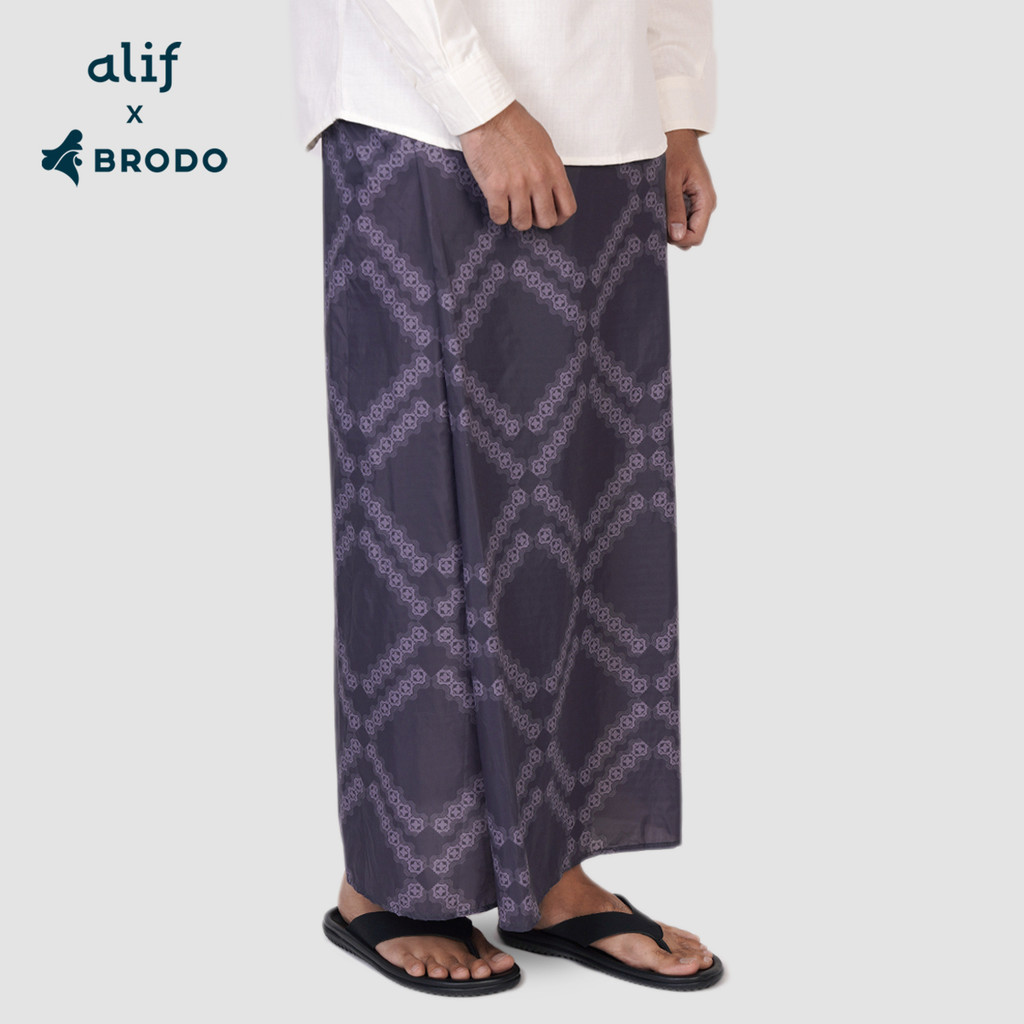 Adora Saroong Alif x Brodo Black