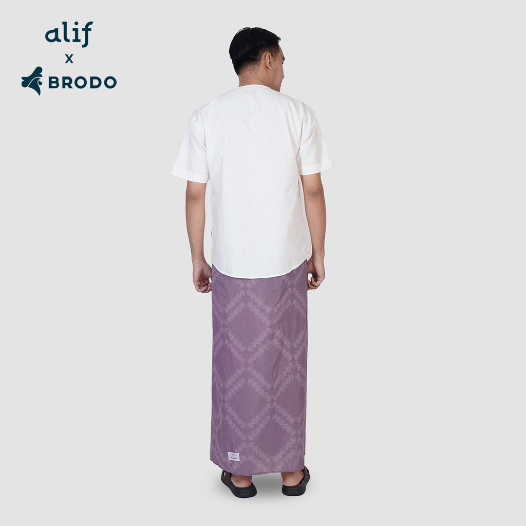 Adora Saroong Alif x Brodo Brown