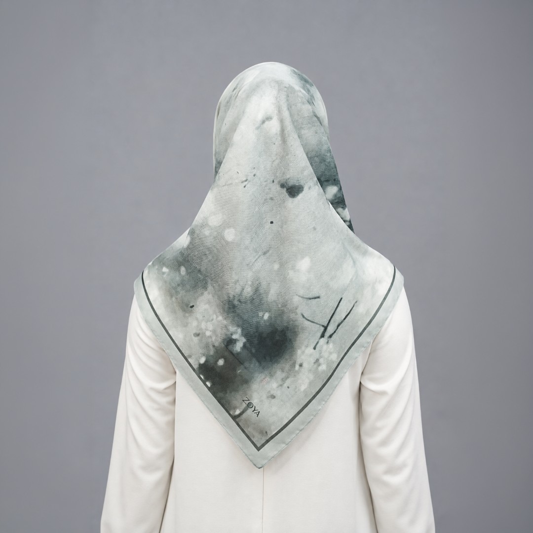 Zoya - Blured Fleur Print Scarf - Kerudung Hijab Segiempat Motif - Bahan Airy Voal