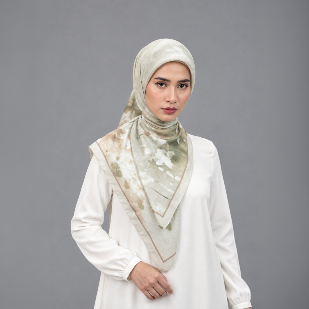 Zoya - Blured Fleur Print Scarf - Kerudung Hijab Segiempat Motif - Bahan Airy Voal