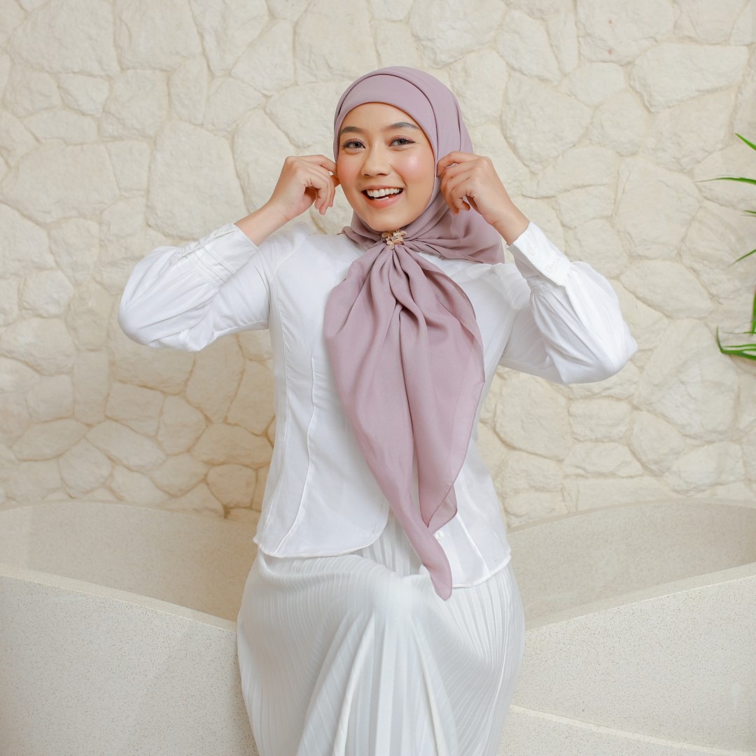 Zoya KAMANIYA Plain Scarf - Kerudung Hijab Segi Empat Polos Bahan Voal - Ukuran 110 x 110