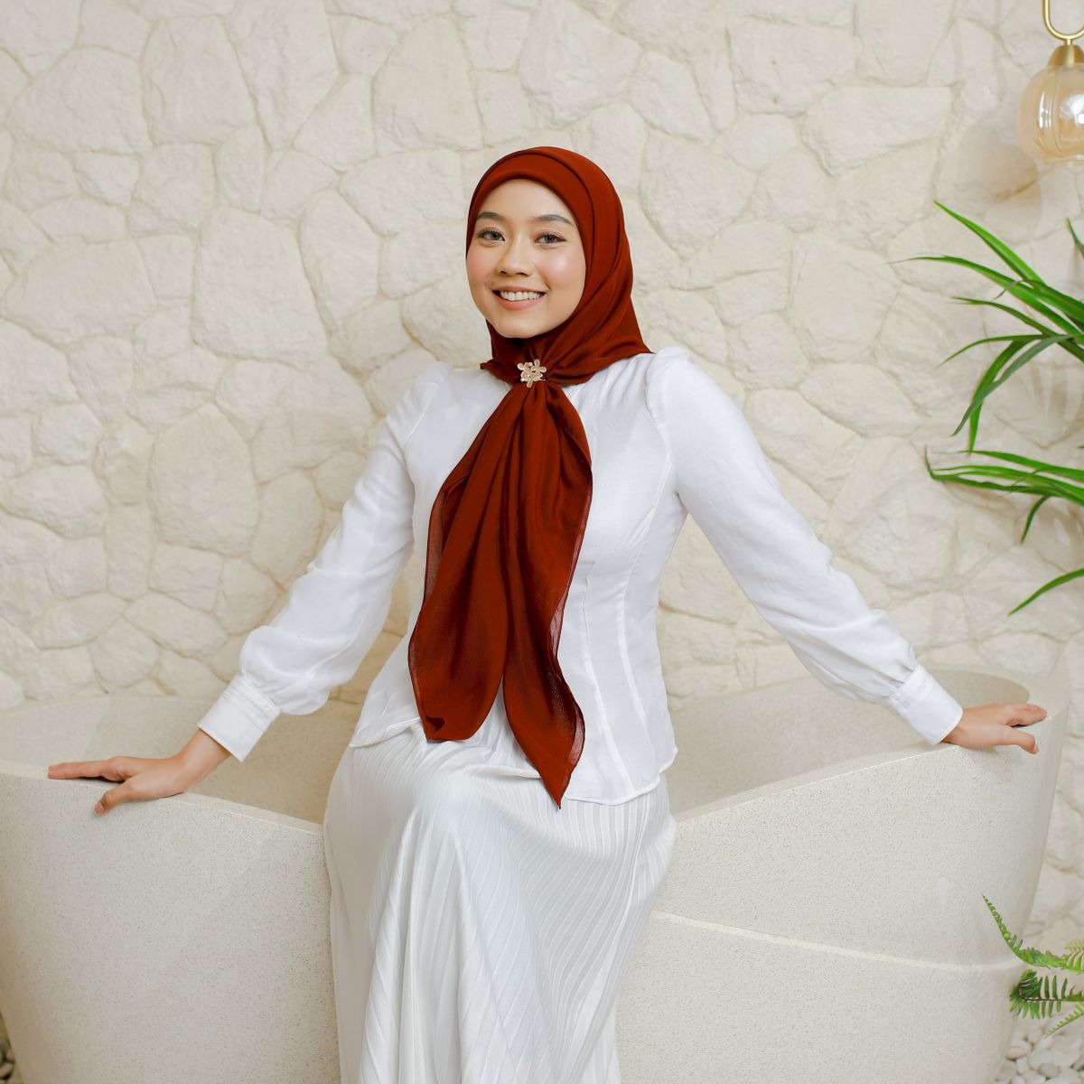 Zoya KAMANIYA Plain Scarf - Kerudung Hijab Segi Empat Polos Bahan Voal - Ukuran 110 x 110