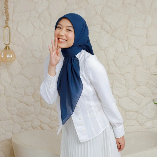 Image of Zoya KAMANIYA Plain Scarf - Kerudung Hijab Segi Empat Polos Bahan Voal - Ukuran 110 x 110