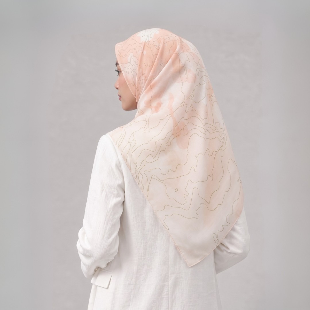 Zoya - Shadow Petals Print Scarf - Kerudung Hijab Segiempat Motif - Bahan Signature Voal - Box