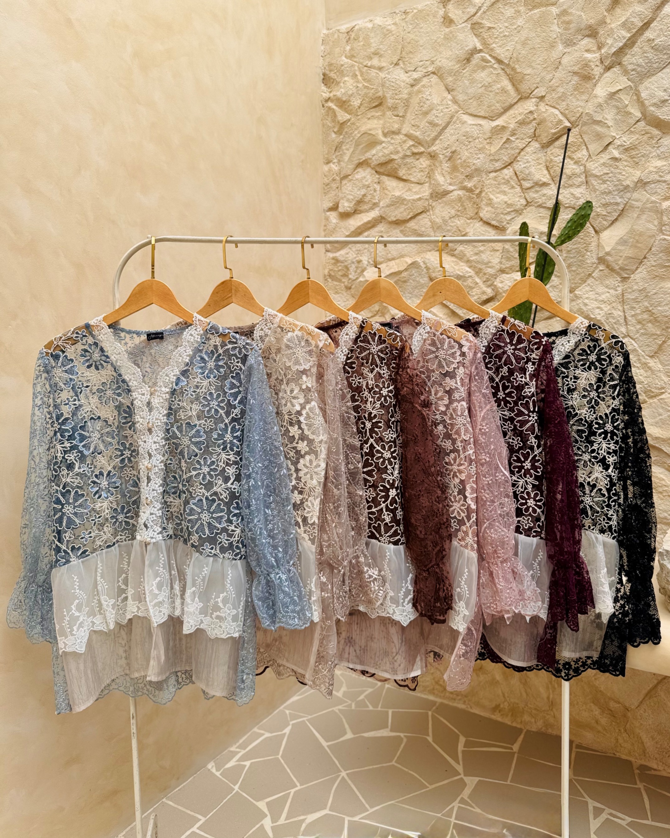 AUDY OUTER