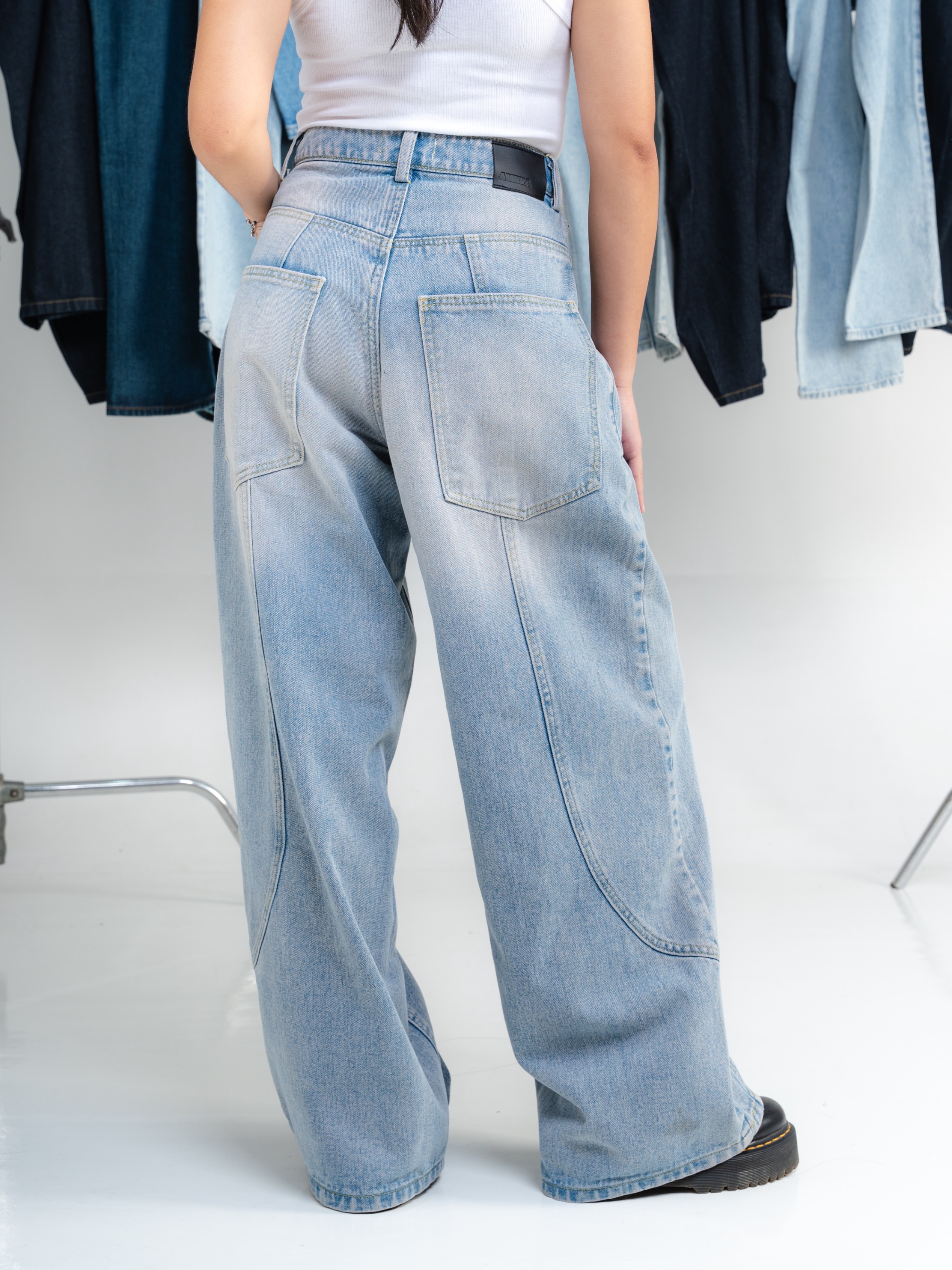 BOOGIE LOOSE JEANS