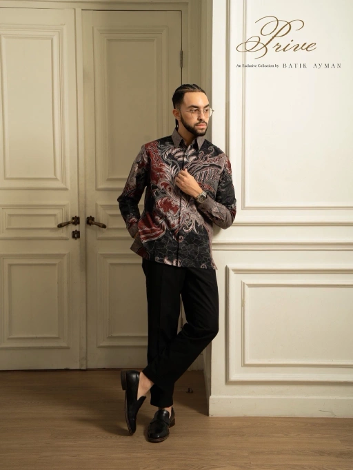 Image of Batik Ayman PRIVÉ - RANDHI BLACK RED | Kemeja Batik Luxury Katun Refined / Silk Fine Cotton Lengan Panjang Terbaru