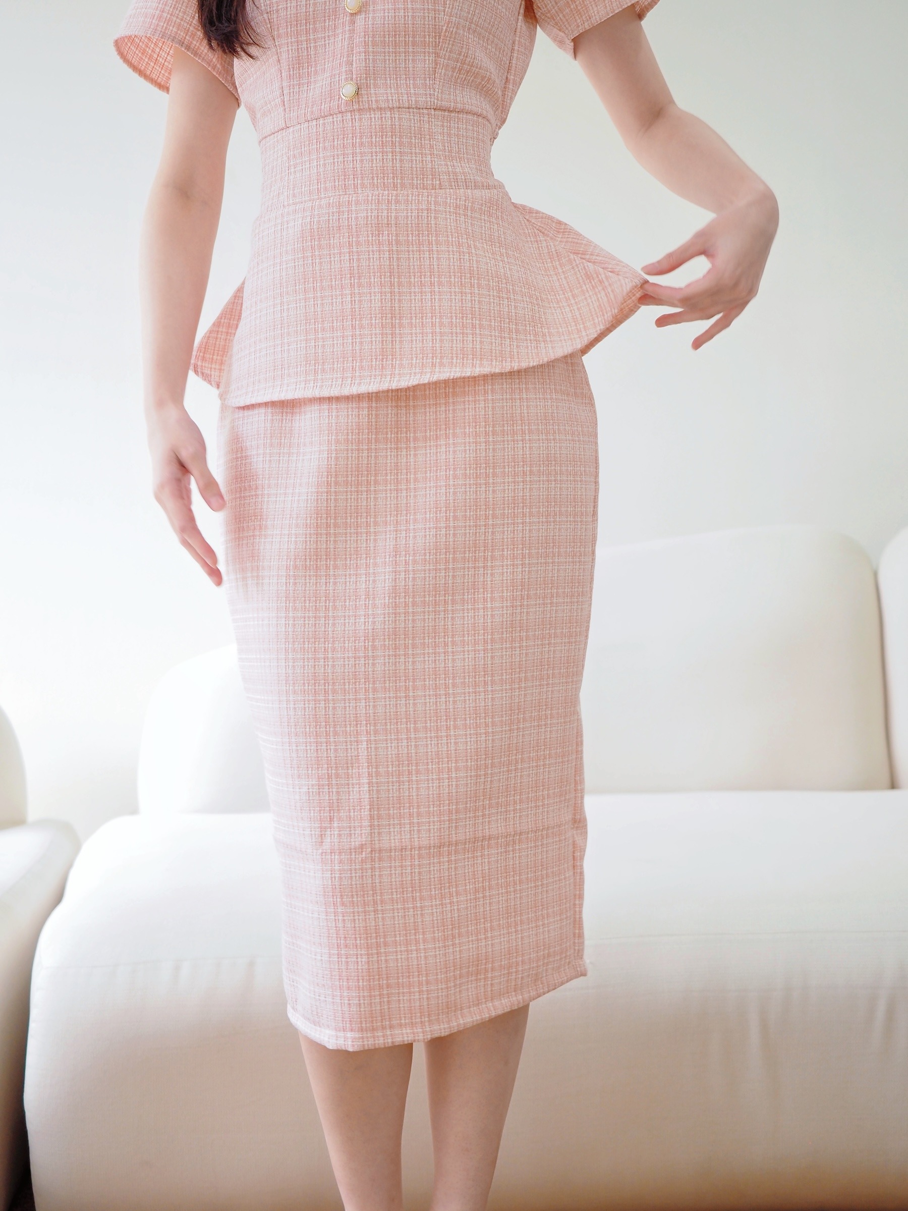 Victoria Fitted Tweed Skirt In Pink