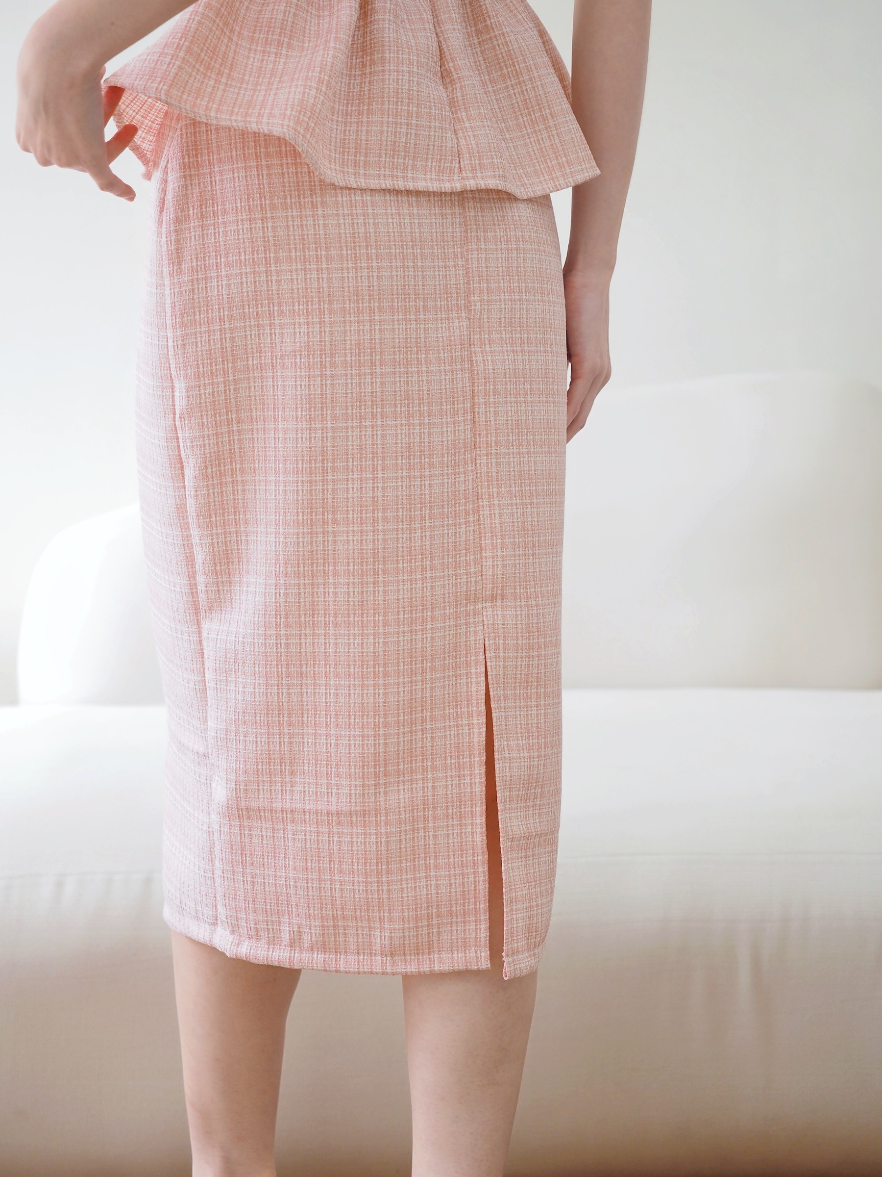Victoria Fitted Tweed Skirt In Pink