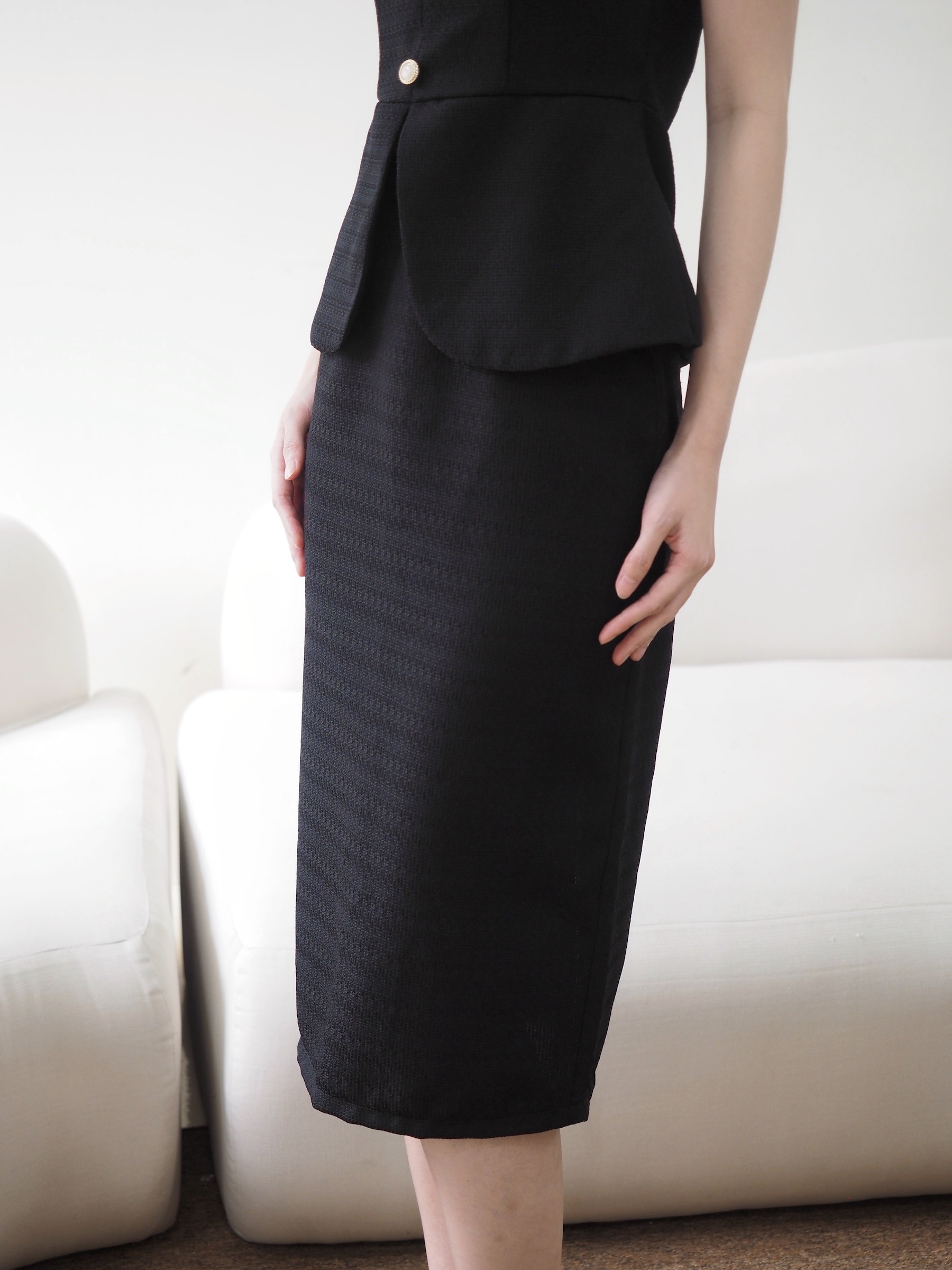 Victoria Fitted Tweed Skirt In Black