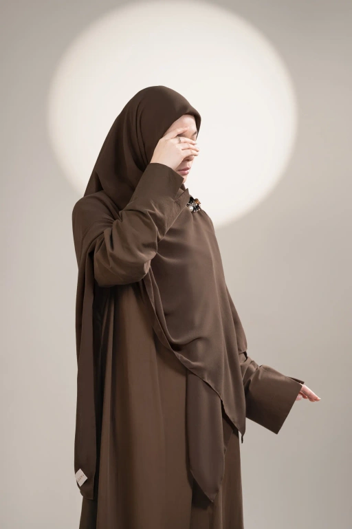 Image of SABYA SCARF CARAFE