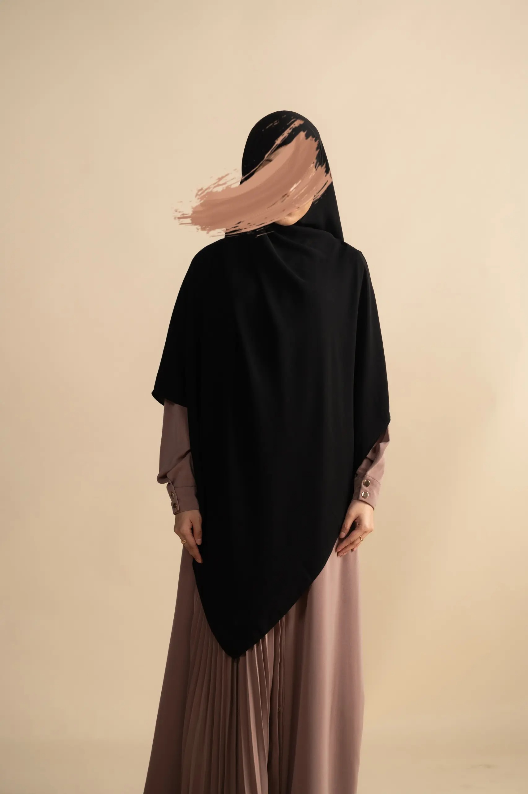 LUNA PASHTAN