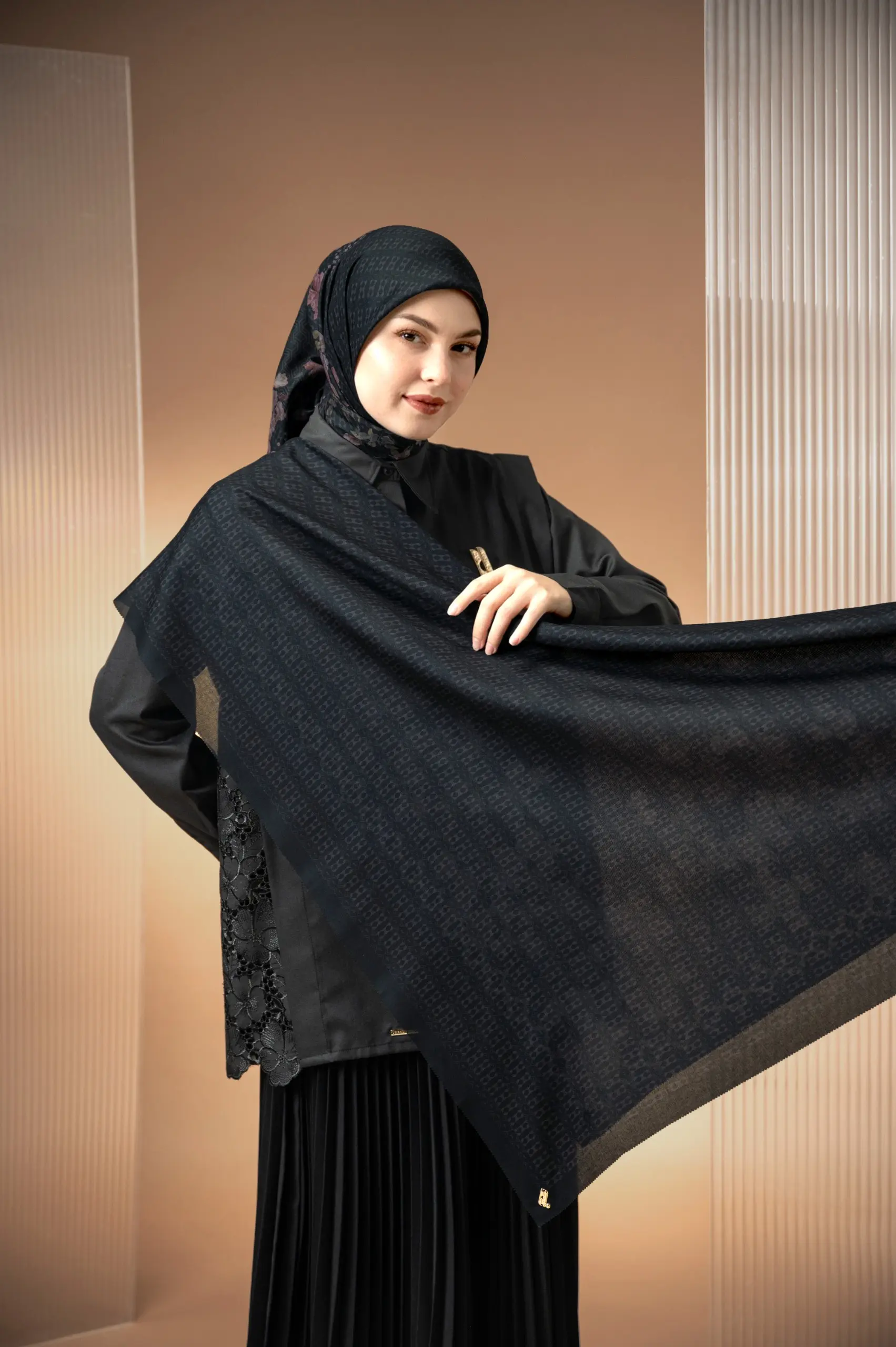 RIELLE SCARF CAVIAR