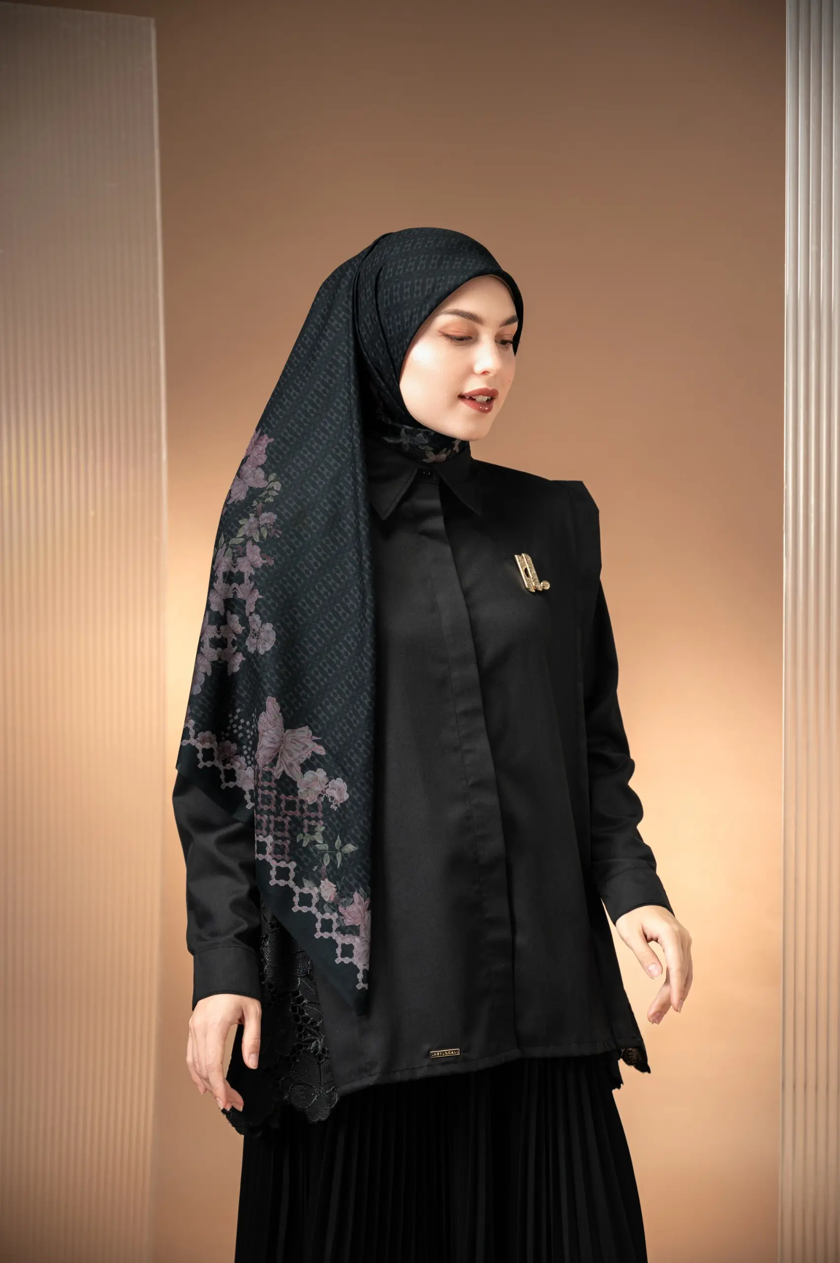 RIELLE SCARF CAVIAR