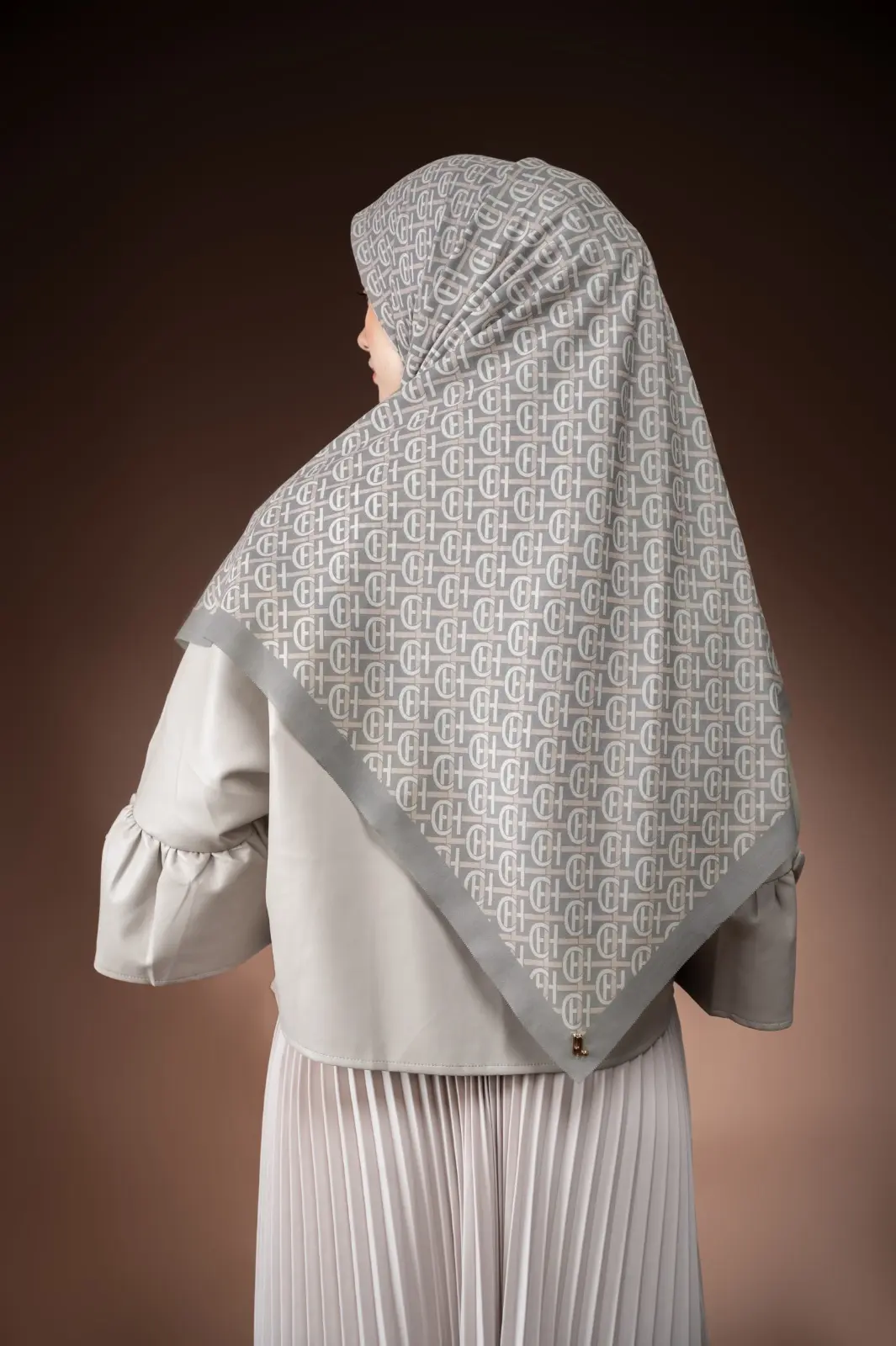 HLC SCARF SEAGRASS