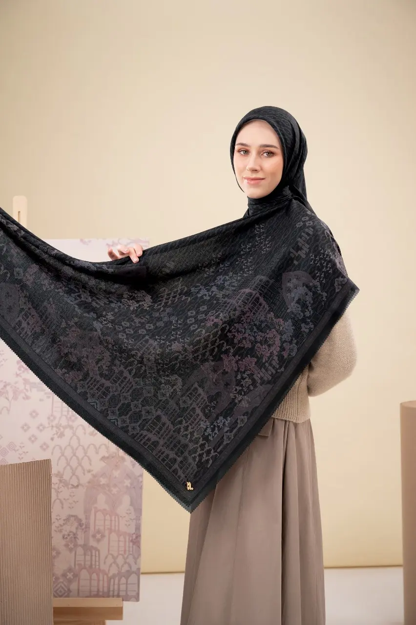 BERGAMO SCARF RAVEN