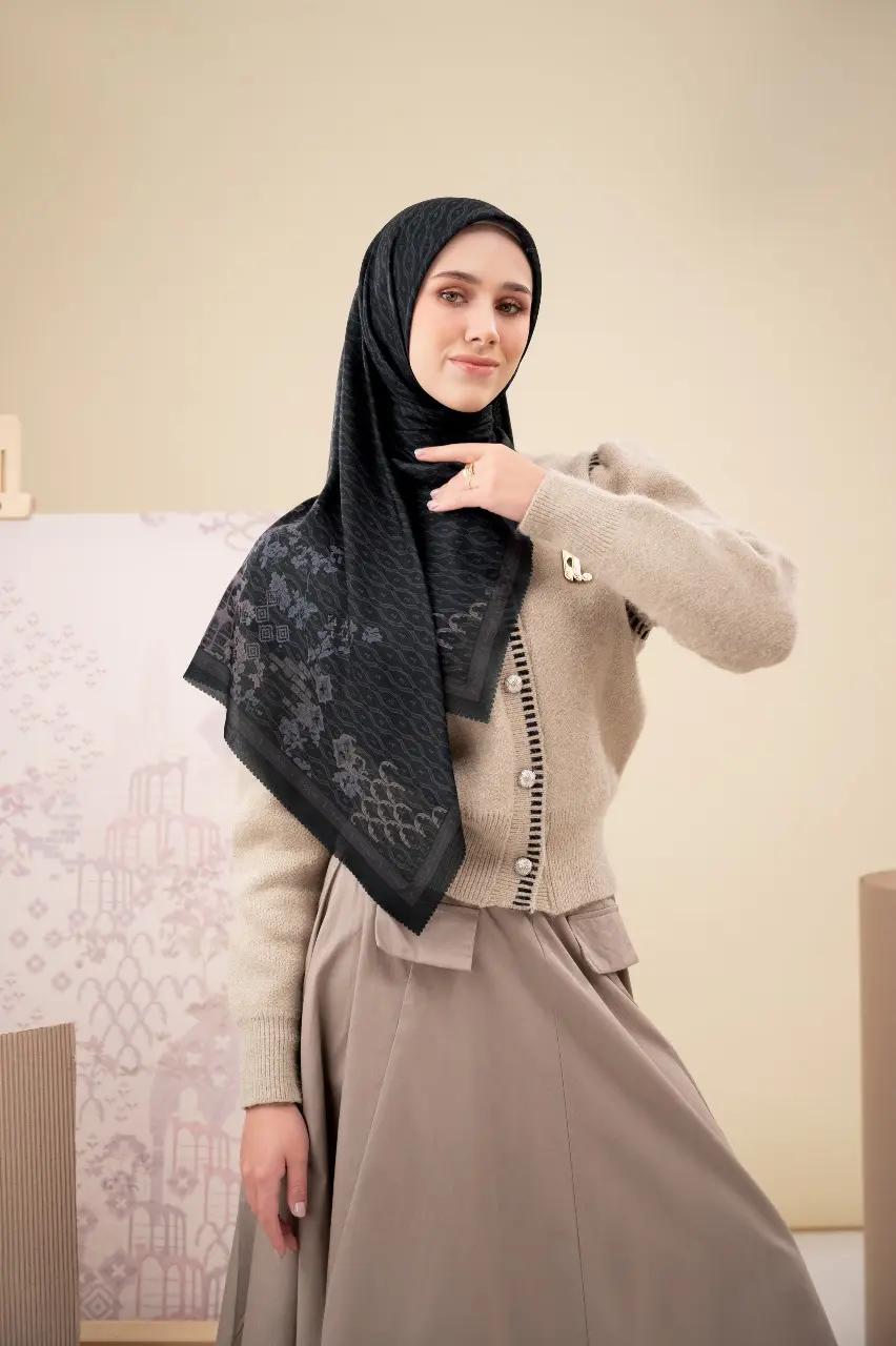 BERGAMO SCARF RAVEN