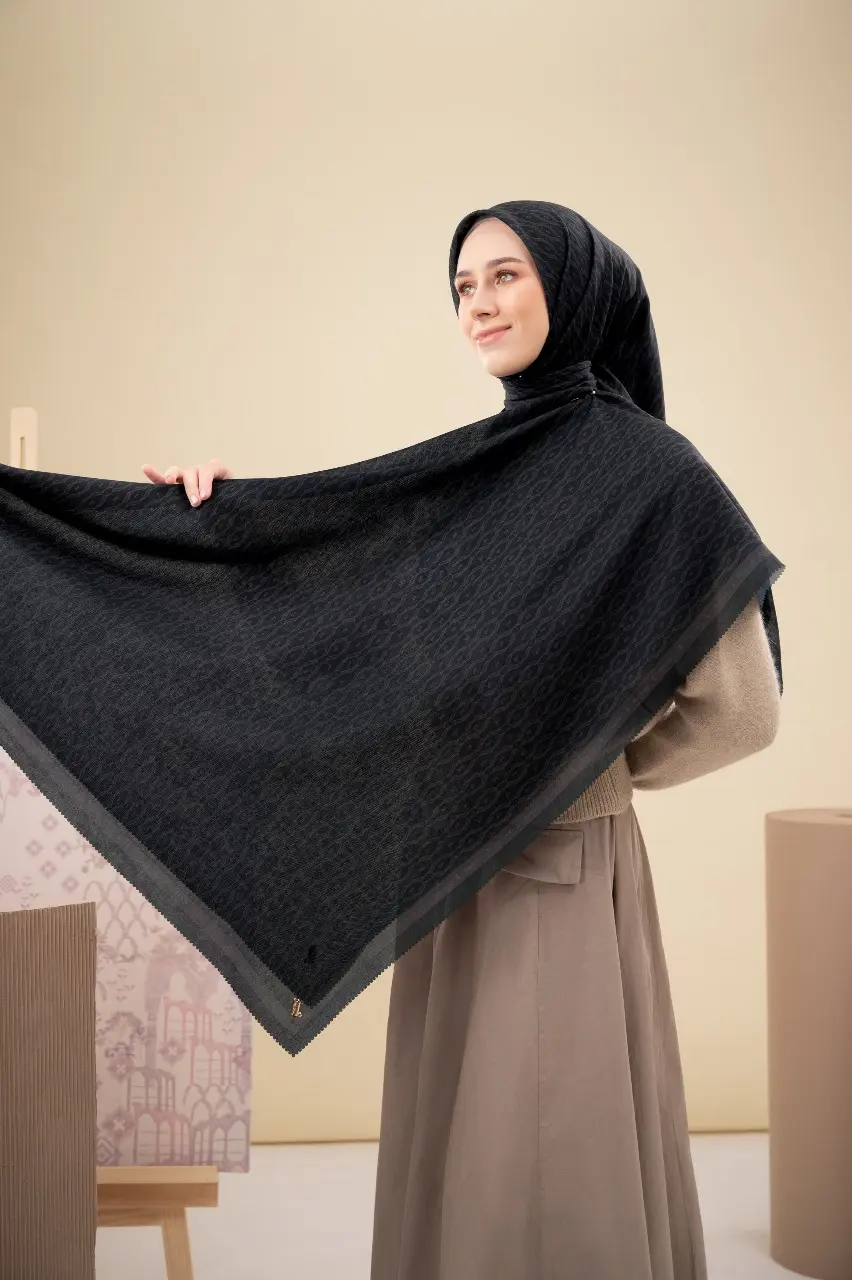 BERGAMO SCARF RAVEN