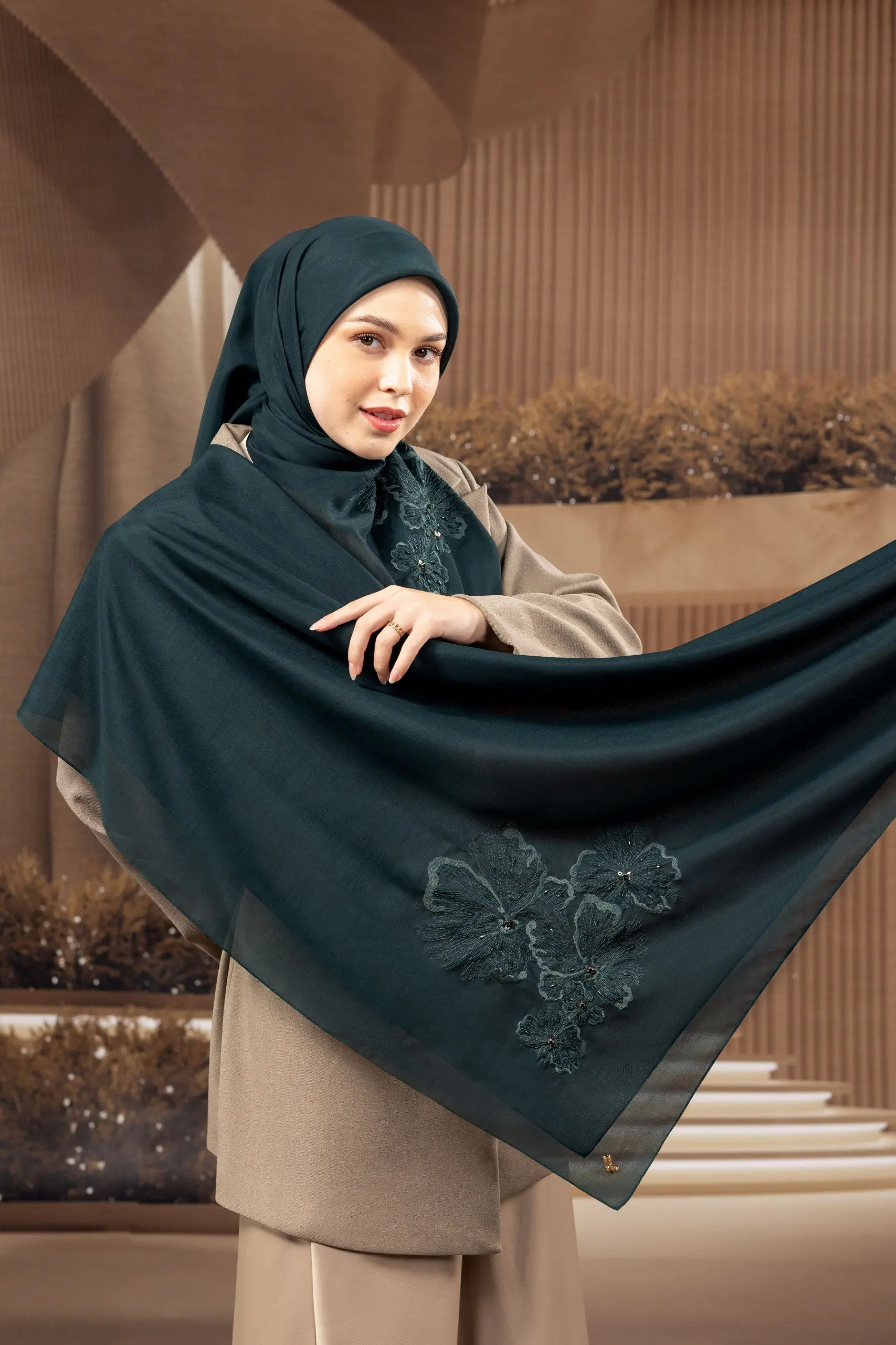 EMBRODIÈRE BEADS SCARF EVERGREEN