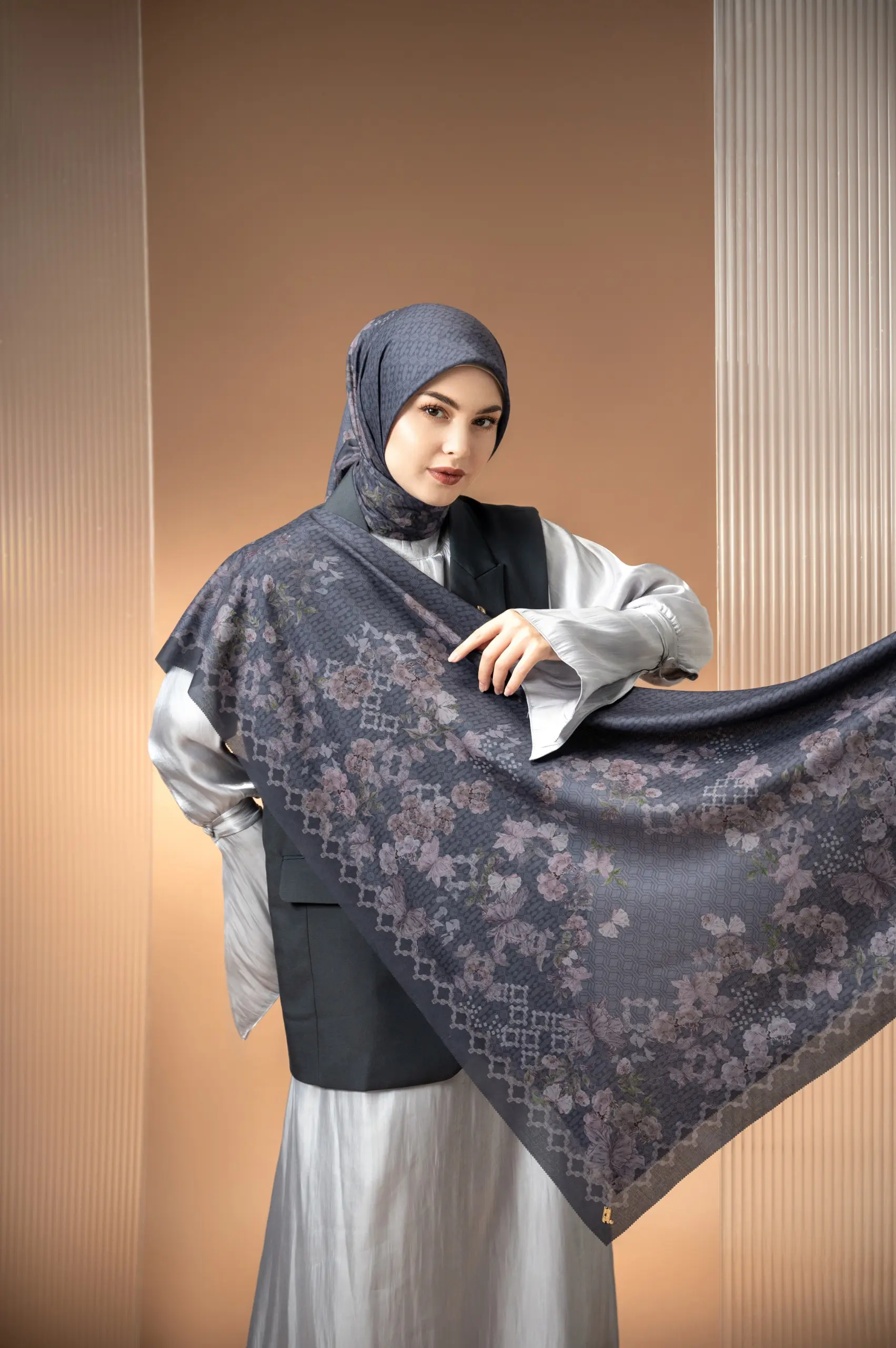 RIELLE SCARF LUPINE